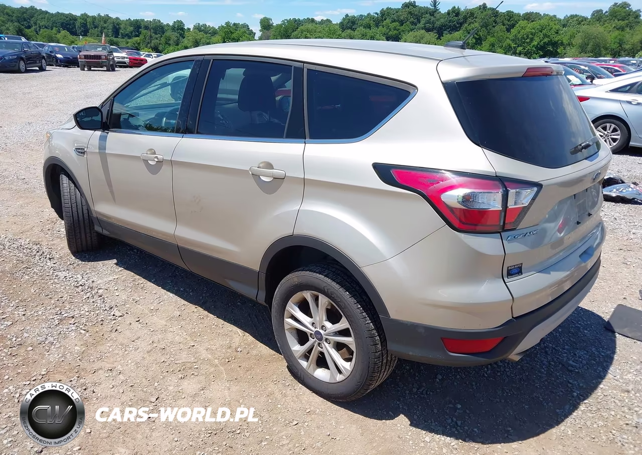 2017 Ford Escape Se VIN:1FMCU9GD3HUE42737 - 3