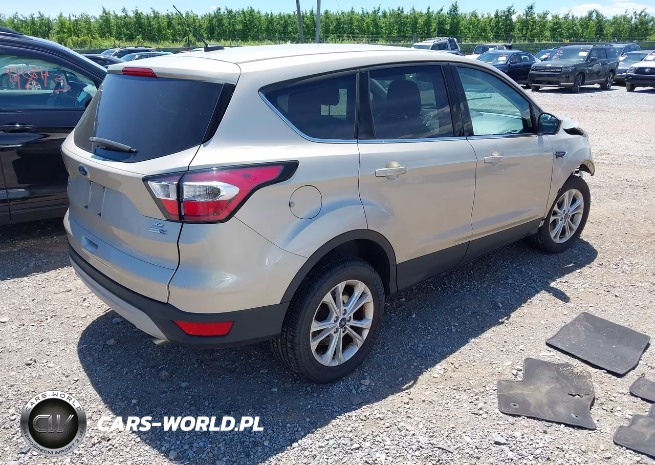 2017 Ford Escape Se VIN:1FMCU9GD3HUE42737 - 4
