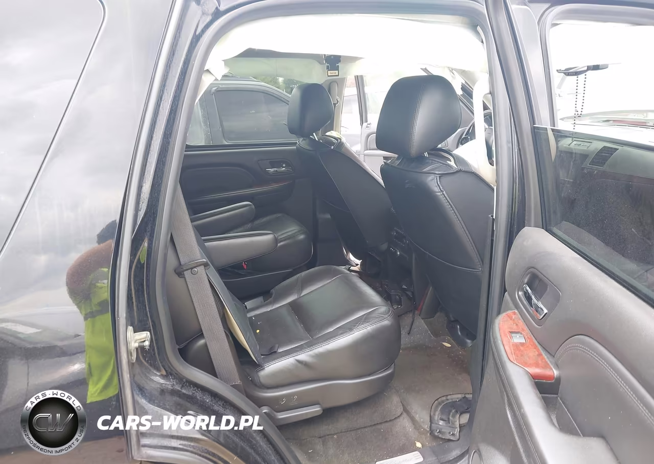 2010 Cadillac Escalade Luxury VIN:1GYUKBEF0AR122353 - 8
