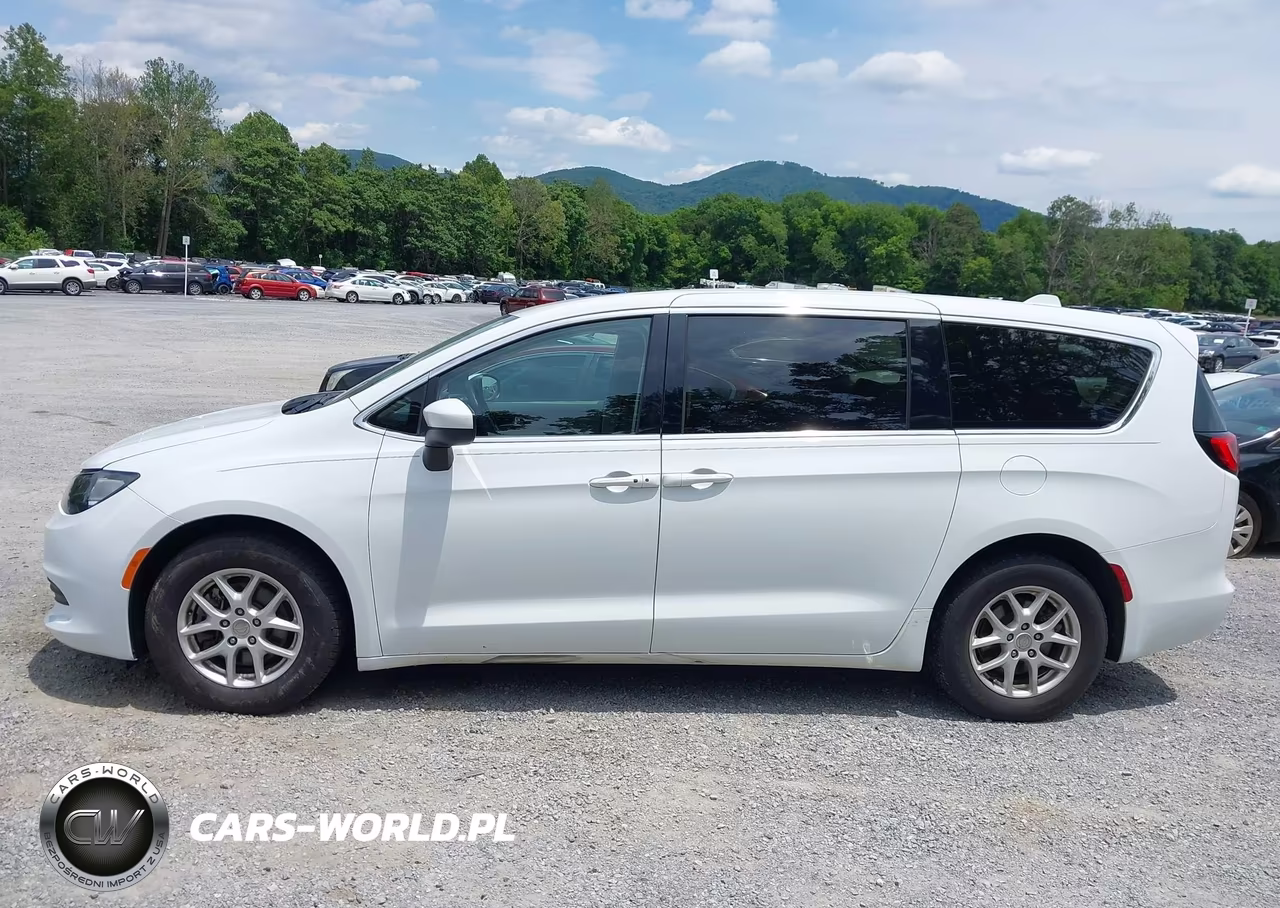 2018 Chrysler Pacifica Lx VIN:2C4RC1CG0JR117890 - 15