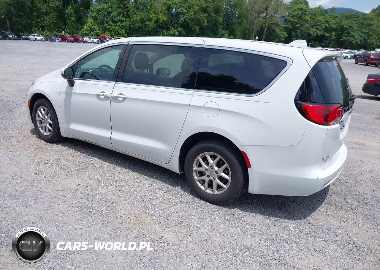2018 Chrysler Pacifica Lx VIN:2C4RC1CG0JR117890 - 3