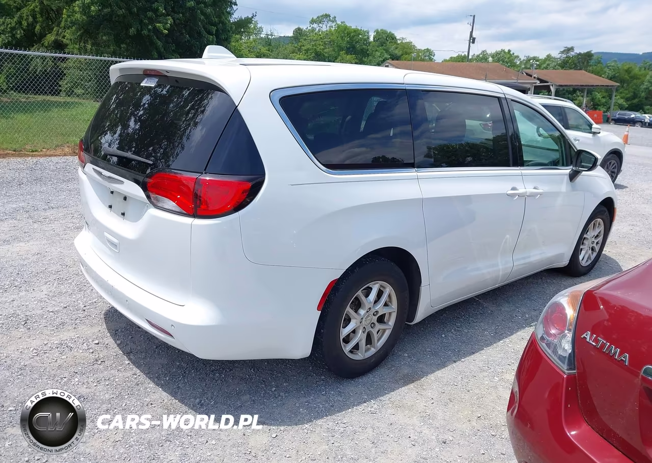 2018 Chrysler Pacifica Lx VIN:2C4RC1CG0JR117890 - 4