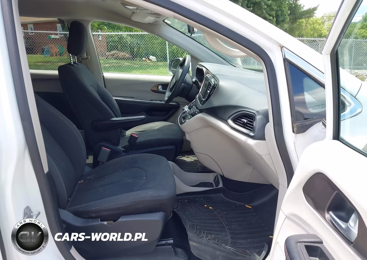 2018 Chrysler Pacifica Lx VIN:2C4RC1CG0JR117890 - 5