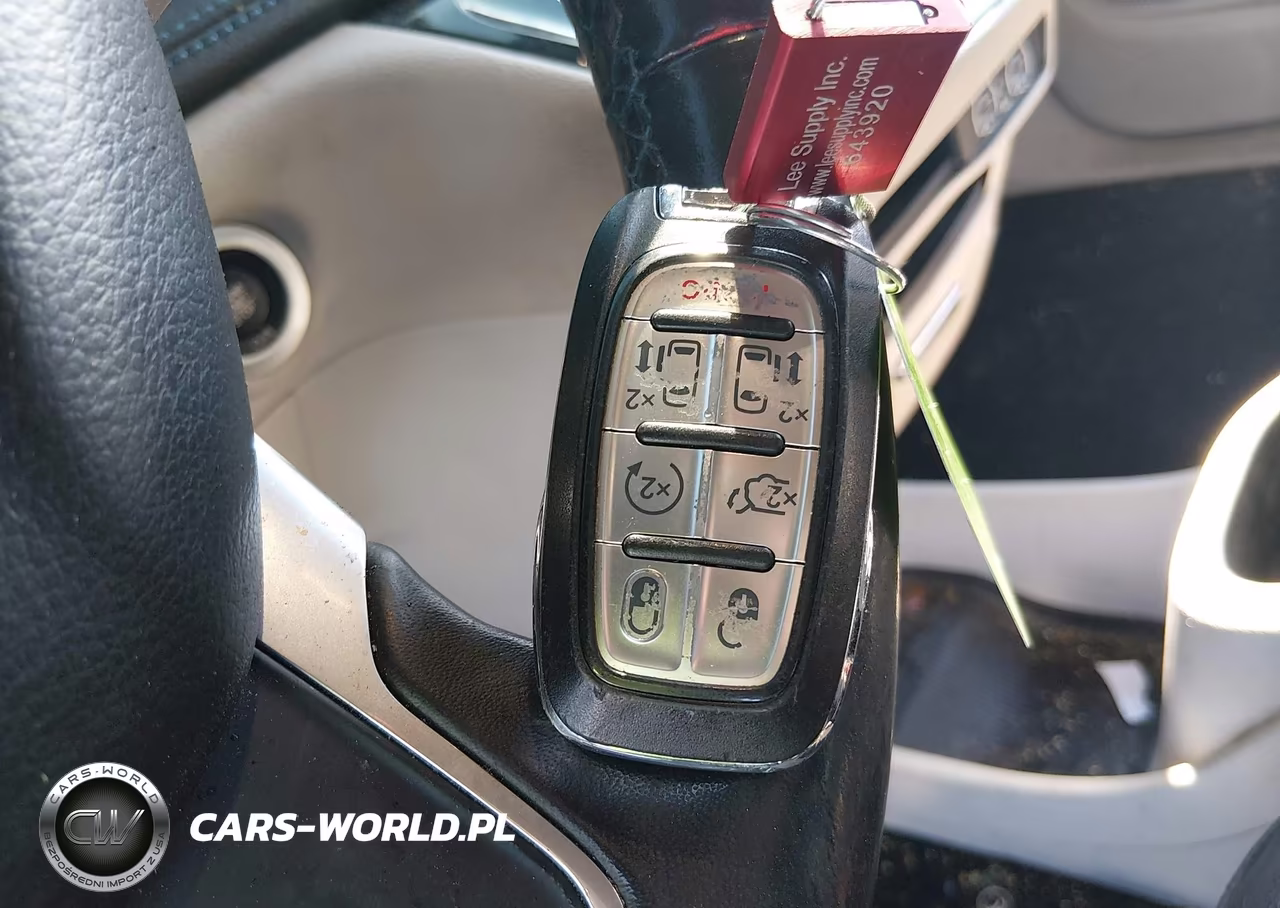 2021 Chrysler Pacifica Hybrid Touring L VIN:2C4RC1L76MR594716 - 11
