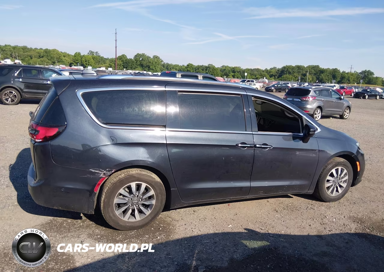 2021 Chrysler Pacifica Hybrid Touring L VIN:2C4RC1L76MR594716 - 13