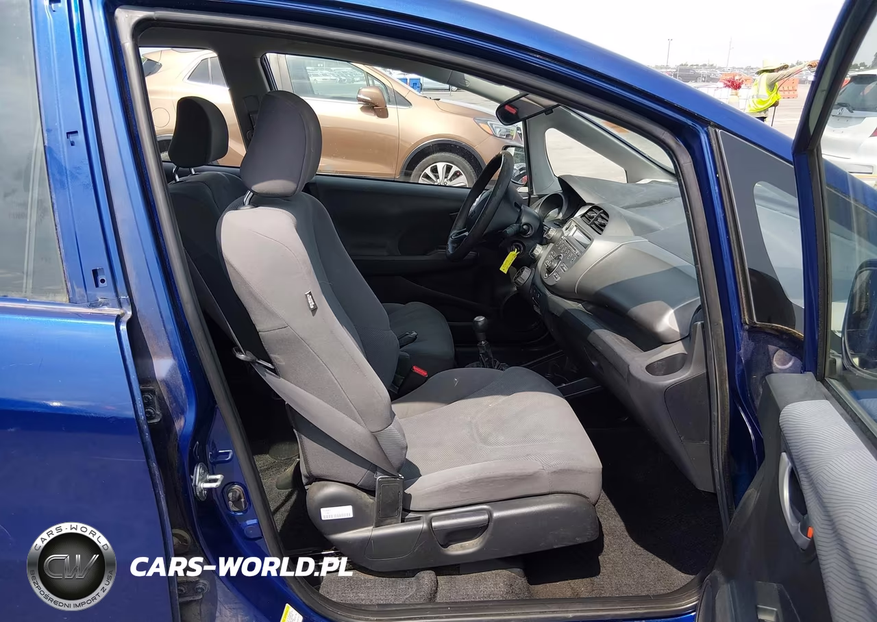 2010 Honda Fit VIN:JHMGE8G20AS014359 - 5