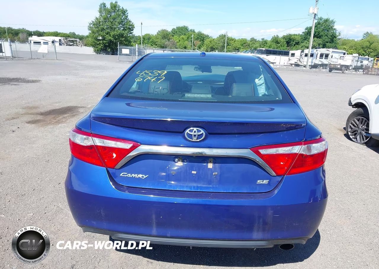 2015 Toyota Camry Se VIN:4T1BF1FK9FU885592 - 17