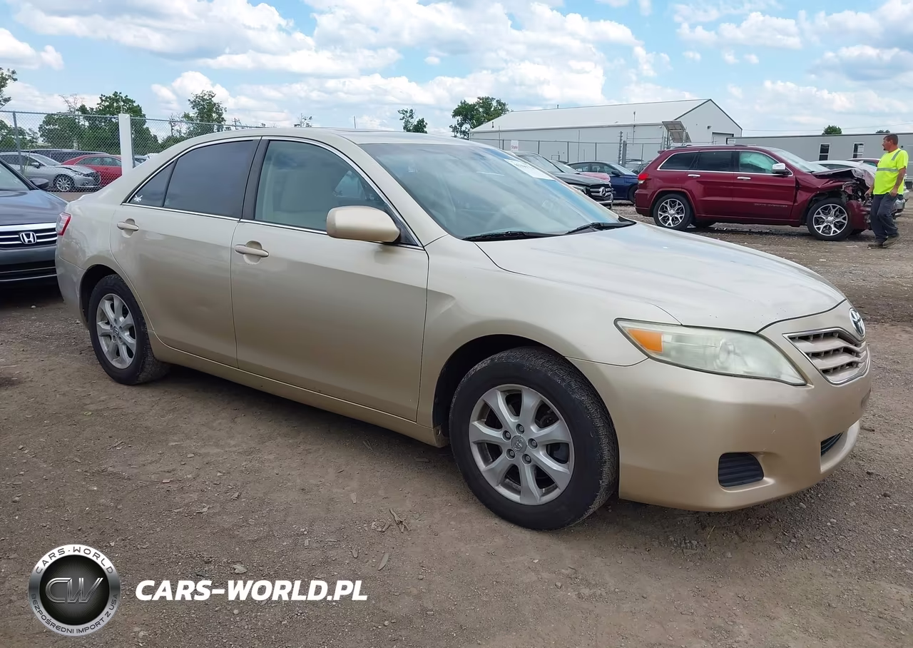 2011 Toyota Camry Le – zdjęcie 1 z 11