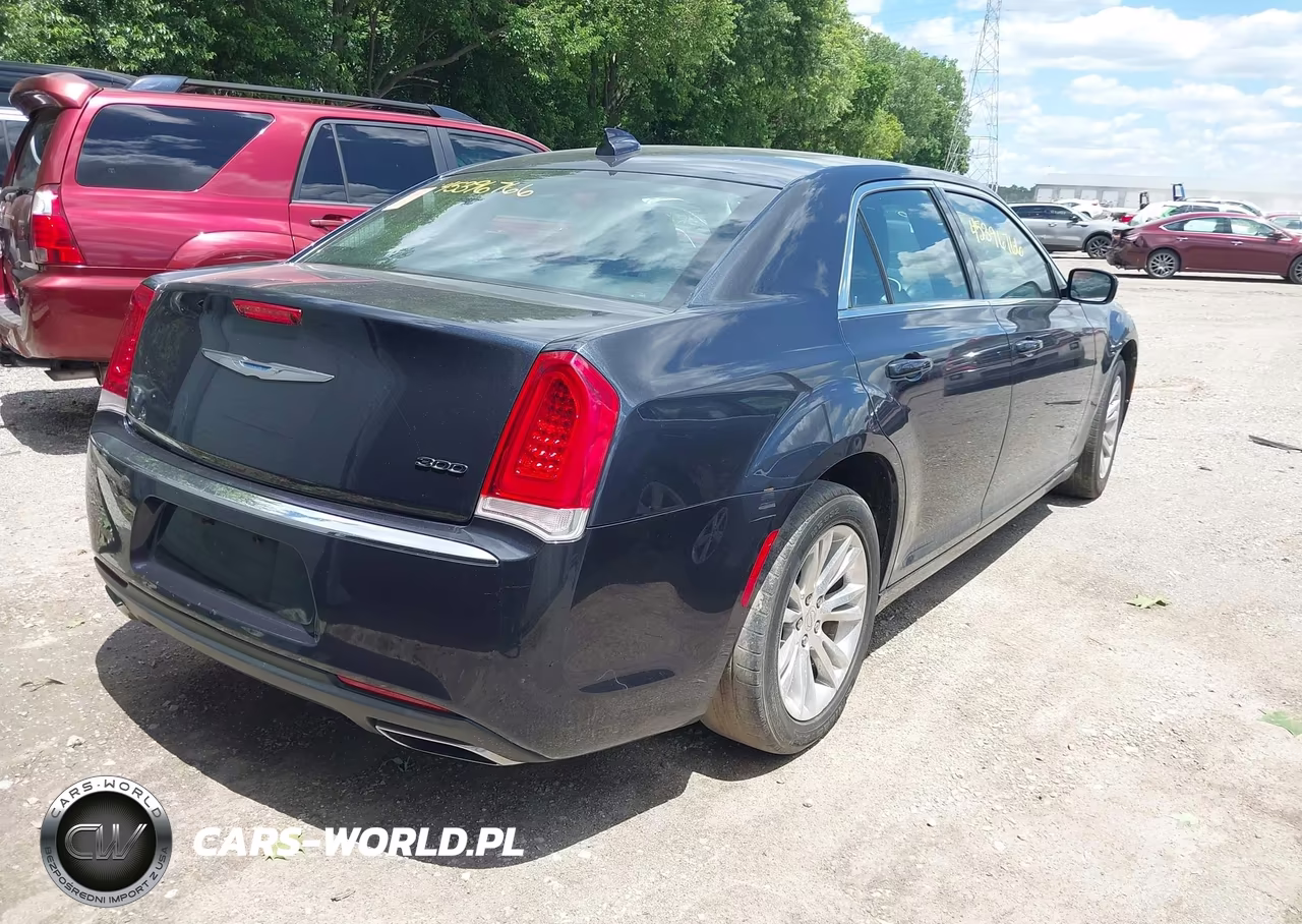 2017 Chrysler 300 Limited VIN:2C3CCAAG1HH512223 - 4