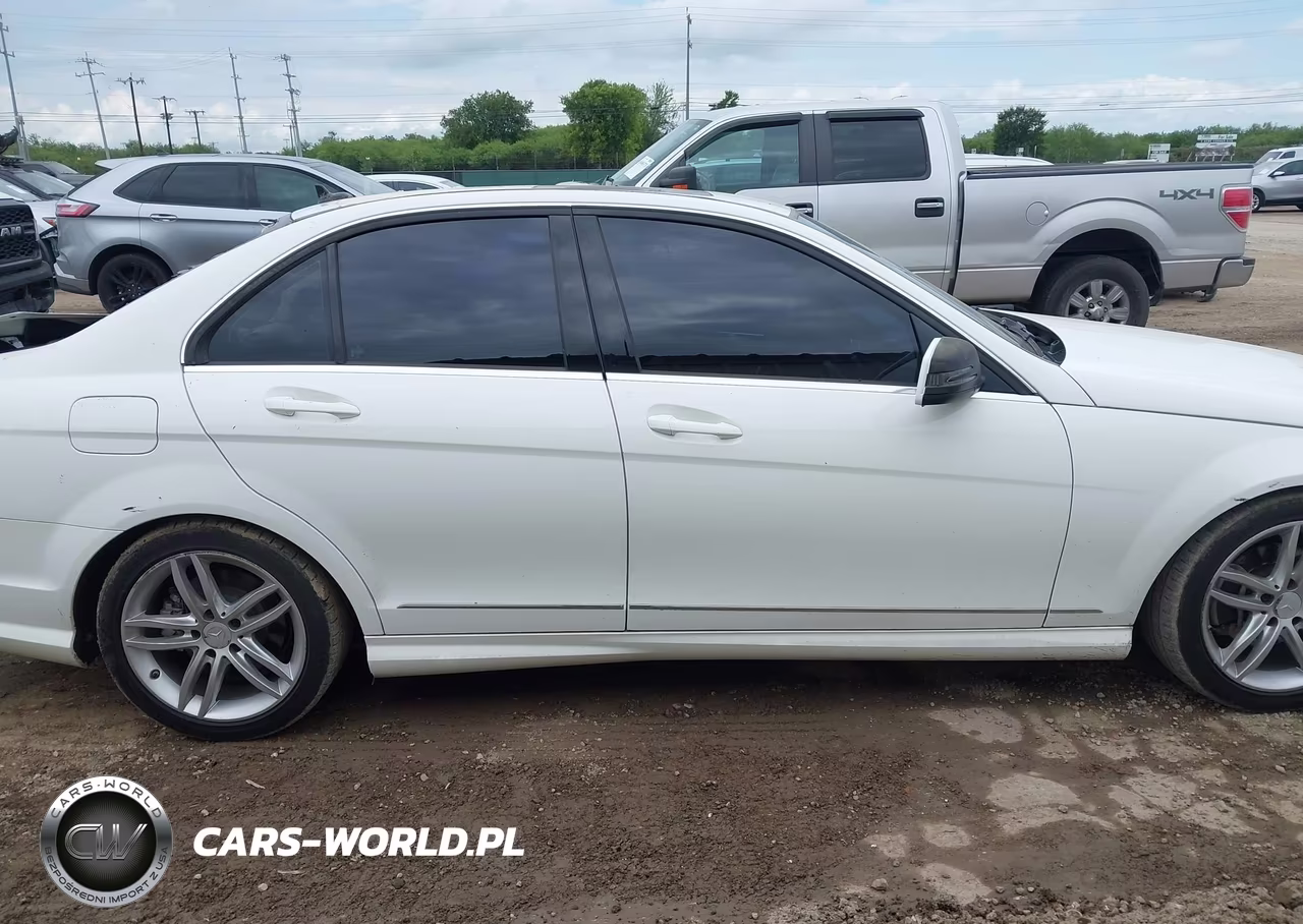 2014 Mercedes-Benz C 250 Sport VIN:WDDGF4HB4ER307819 - 13
