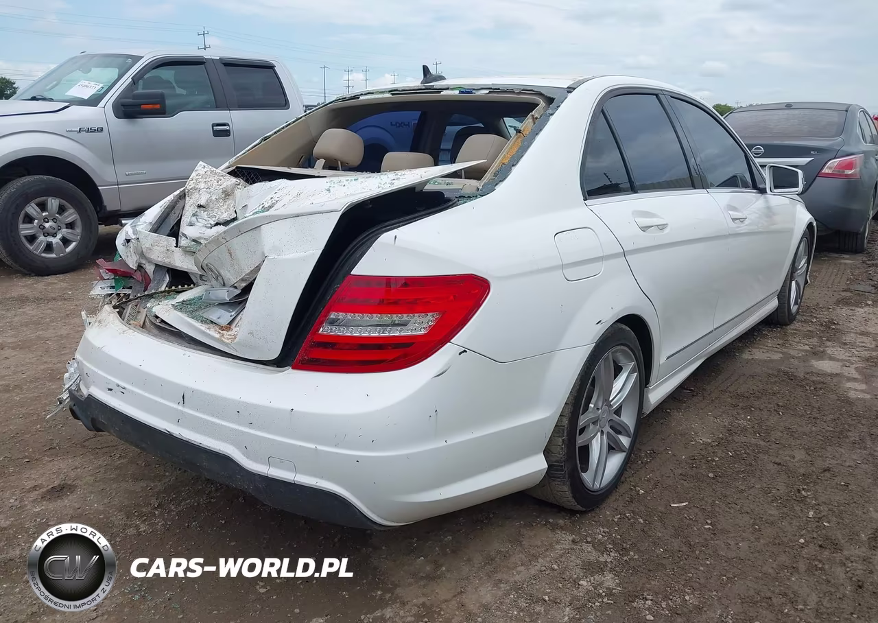 2014 Mercedes-Benz C 250 Sport VIN:WDDGF4HB4ER307819 - 4