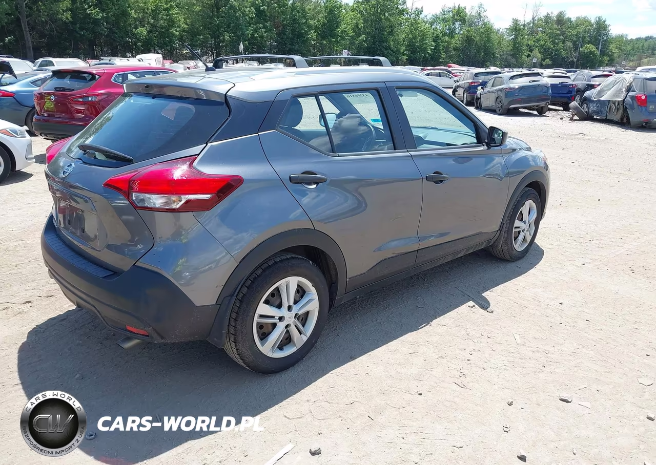 2018 Nissan Kicks S VIN:3N1CP5CU8JL498864 - 4