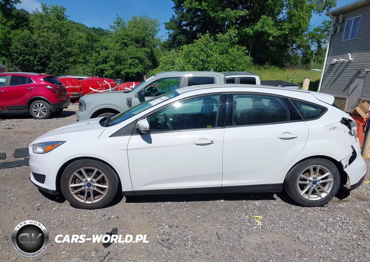 2016 Ford Focus Se VIN:1FADP3K28GL243549 - 14