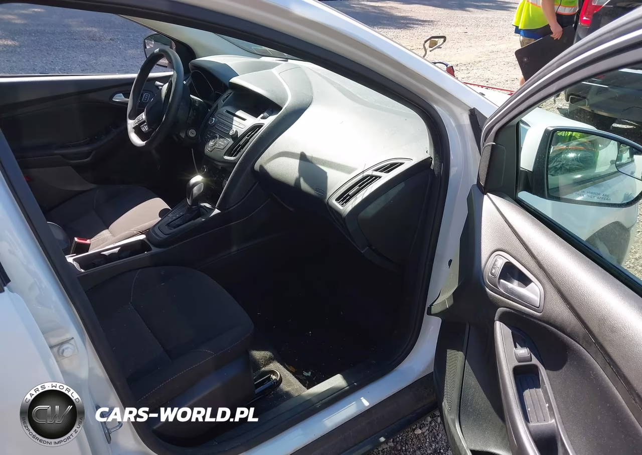 2016 Ford Focus Se VIN:1FADP3K28GL243549 - 5