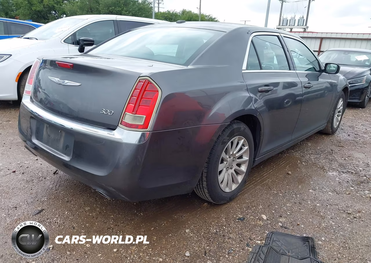 2014 Chrysler 300 VIN:2C3CCAAG2EH214310 - 4