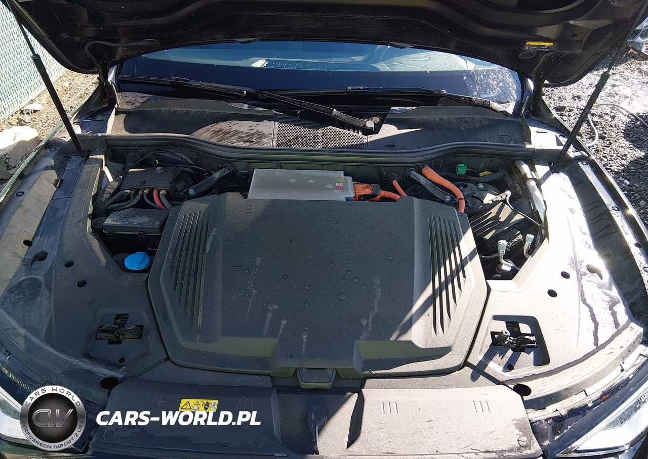 2022 Audi E-Tron Premium Plus Quattro VIN:WA1LAAGE8NB006538 - 10