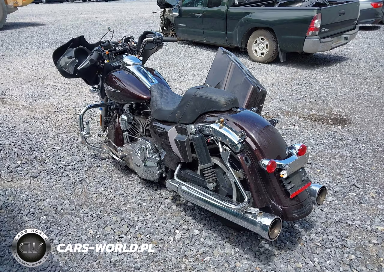 2011 Harley-Davidson Flhx VIN:1HD1KBM11BB667565 - 3