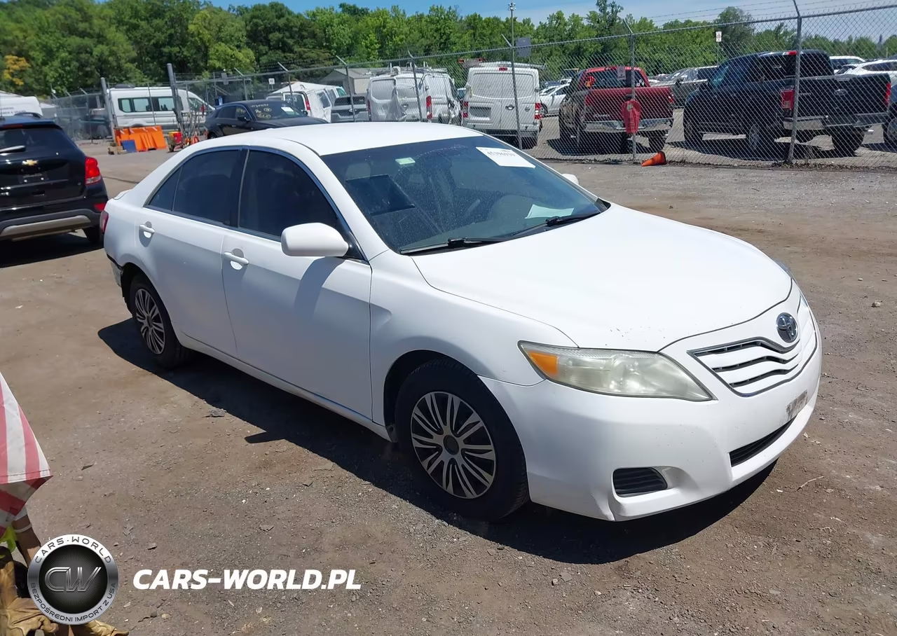 2010 Toyota Camry Le – zdjęcie 1 z 12