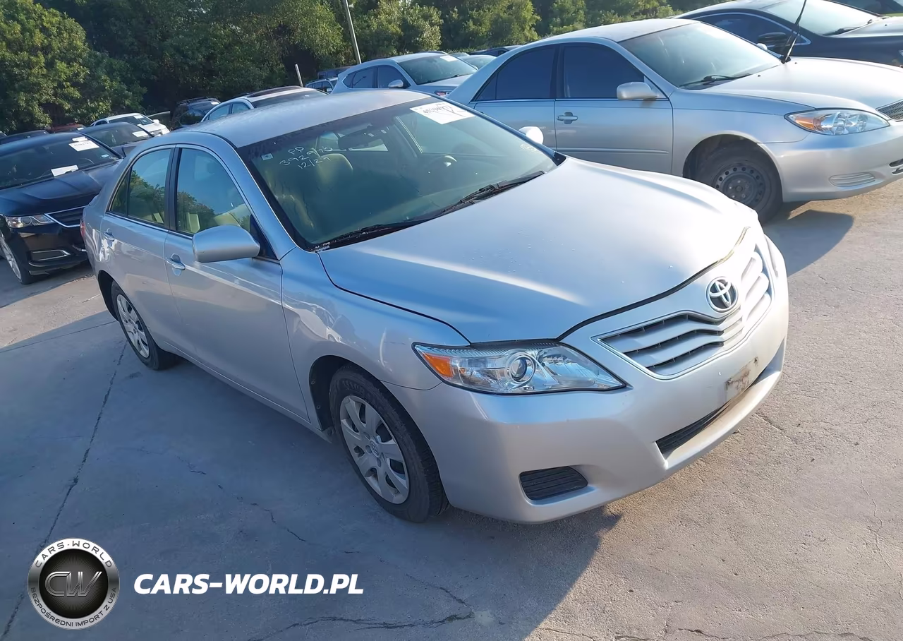 2010 Toyota Camry Le – zdjęcie 1 z 11