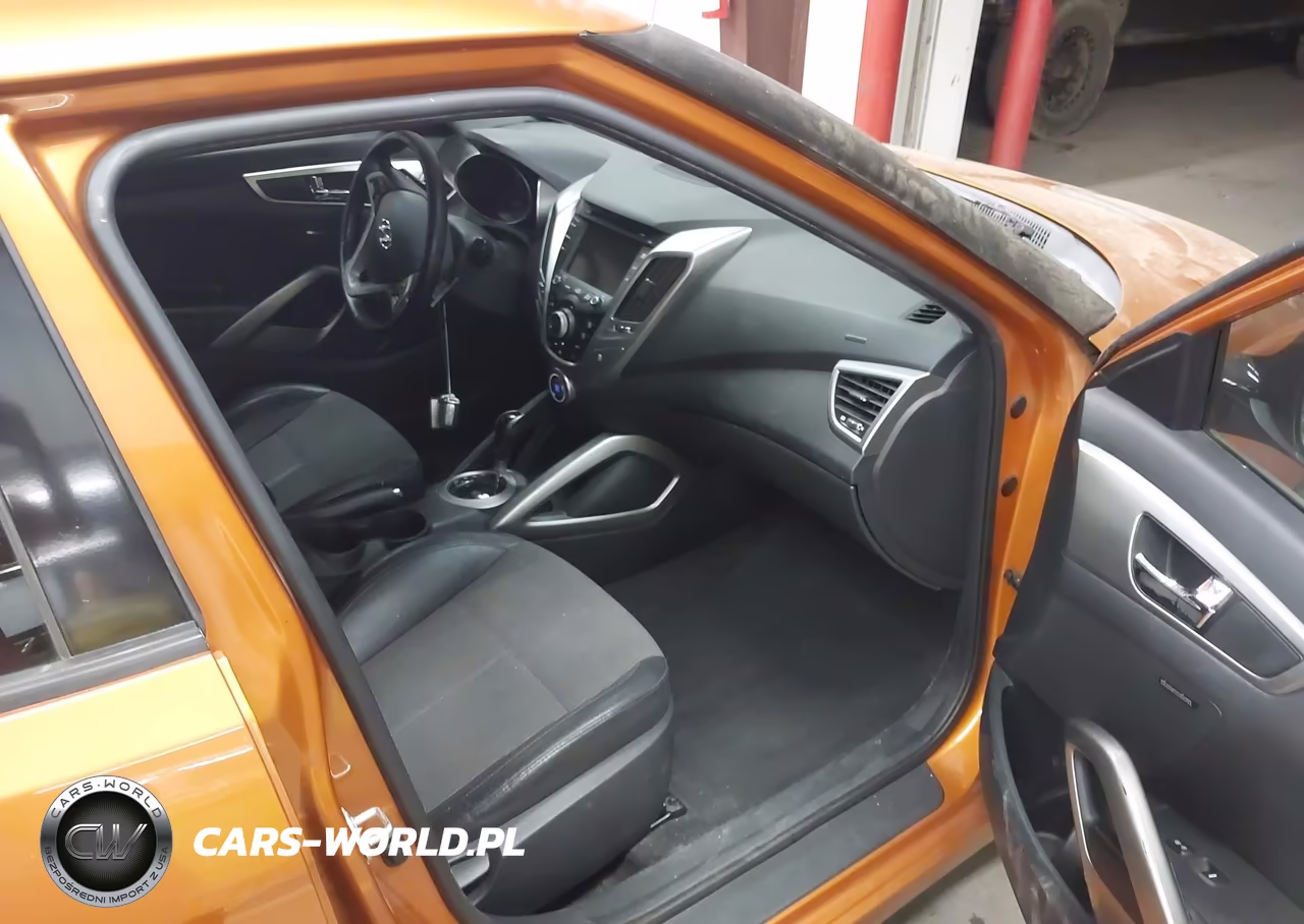 2013 Hyundai Veloster Base W-Black VIN:KMHTC6AD0DU107729 - 5