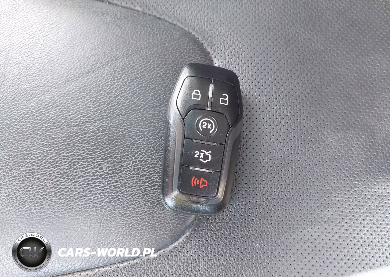 2016 Ford Fusion Hybrid Titanium VIN:3FA6P0RU2GR377618 - 11