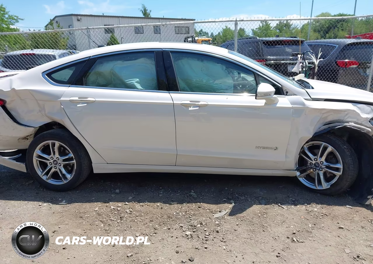 2016 Ford Fusion Hybrid Titanium VIN:3FA6P0RU2GR377618 - 13