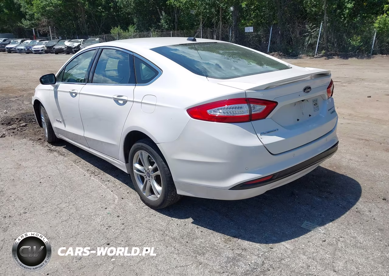 2016 Ford Fusion Hybrid Titanium VIN:3FA6P0RU2GR377618 - 3