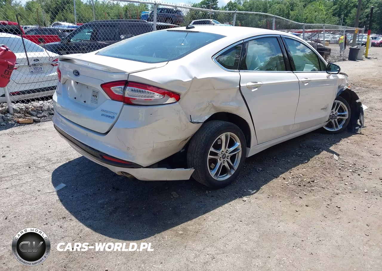 2016 Ford Fusion Hybrid Titanium VIN:3FA6P0RU2GR377618 - 4