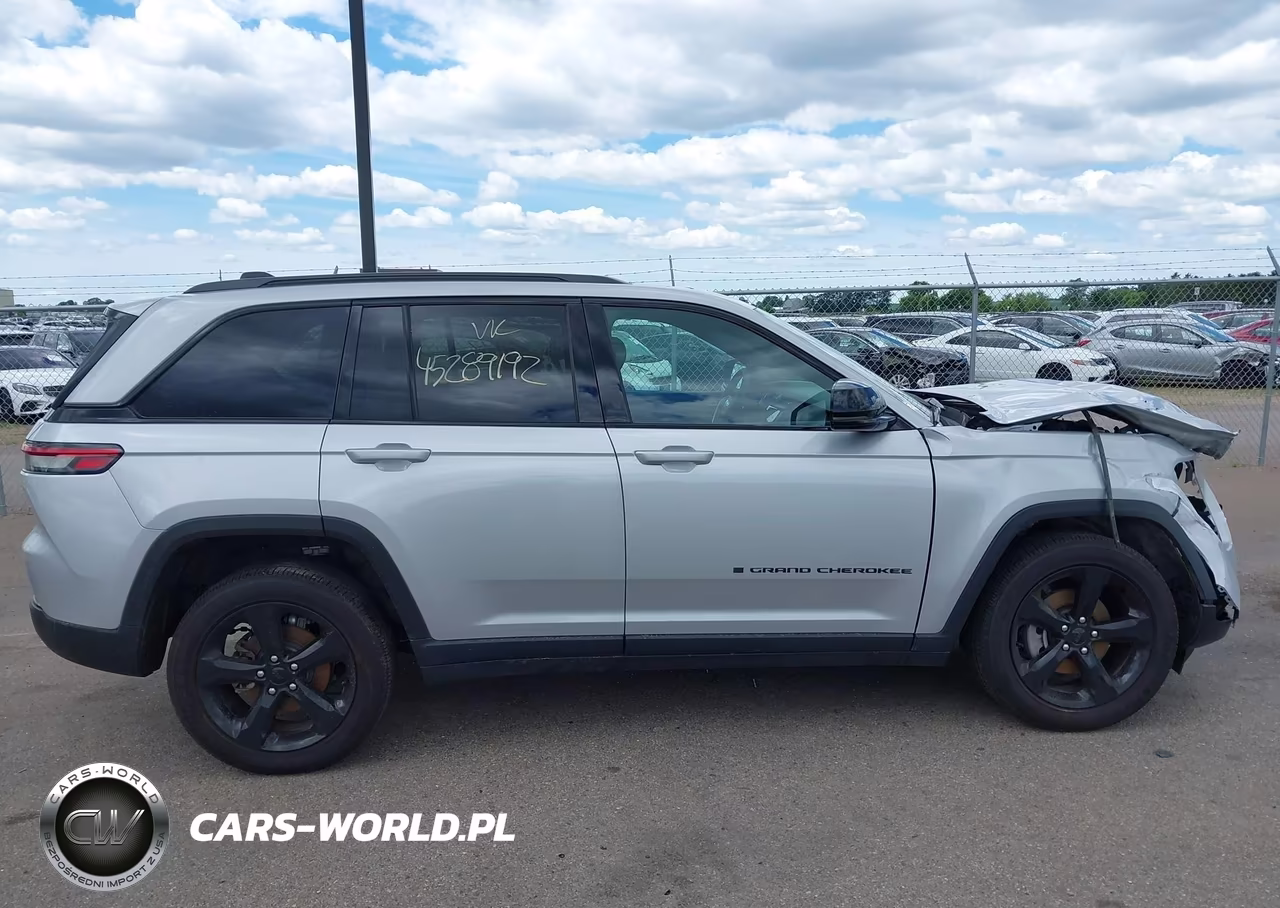 2025 Jeep Grand Cherokee Altitude X 4X4 VIN:1C4RJHAG7SC293816 - 13