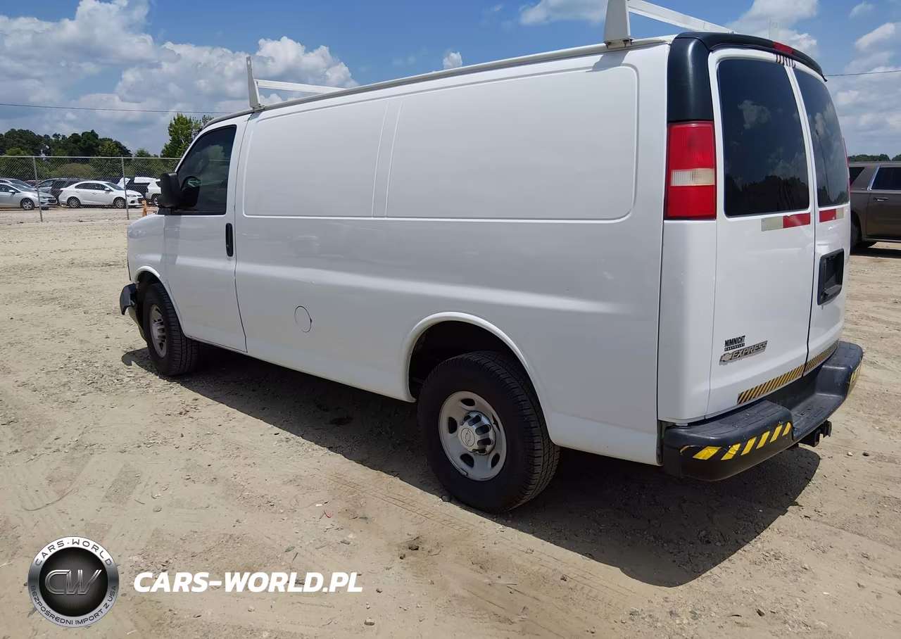 2017 Chevrolet Express 2500 Work Van VIN:1GCWGAFF3H1351451 - 3