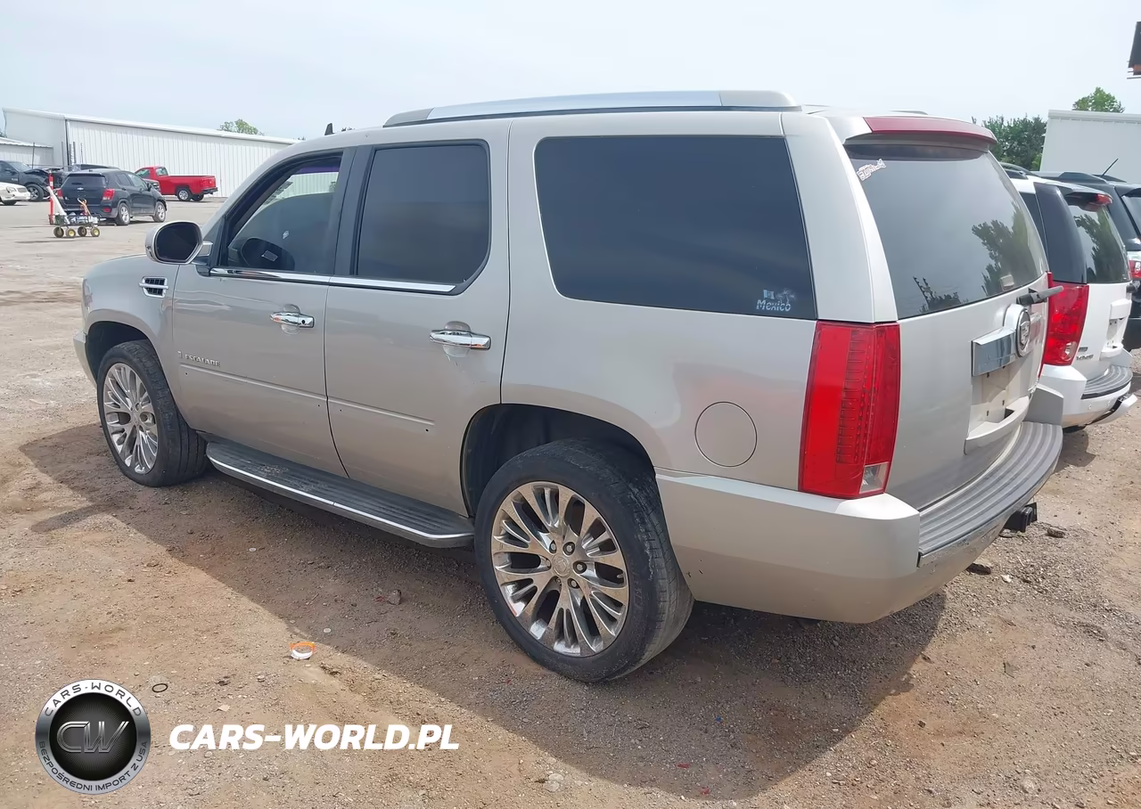 2008 Cadillac Escalade Standard VIN:1GYFK638X8R117837 - 3