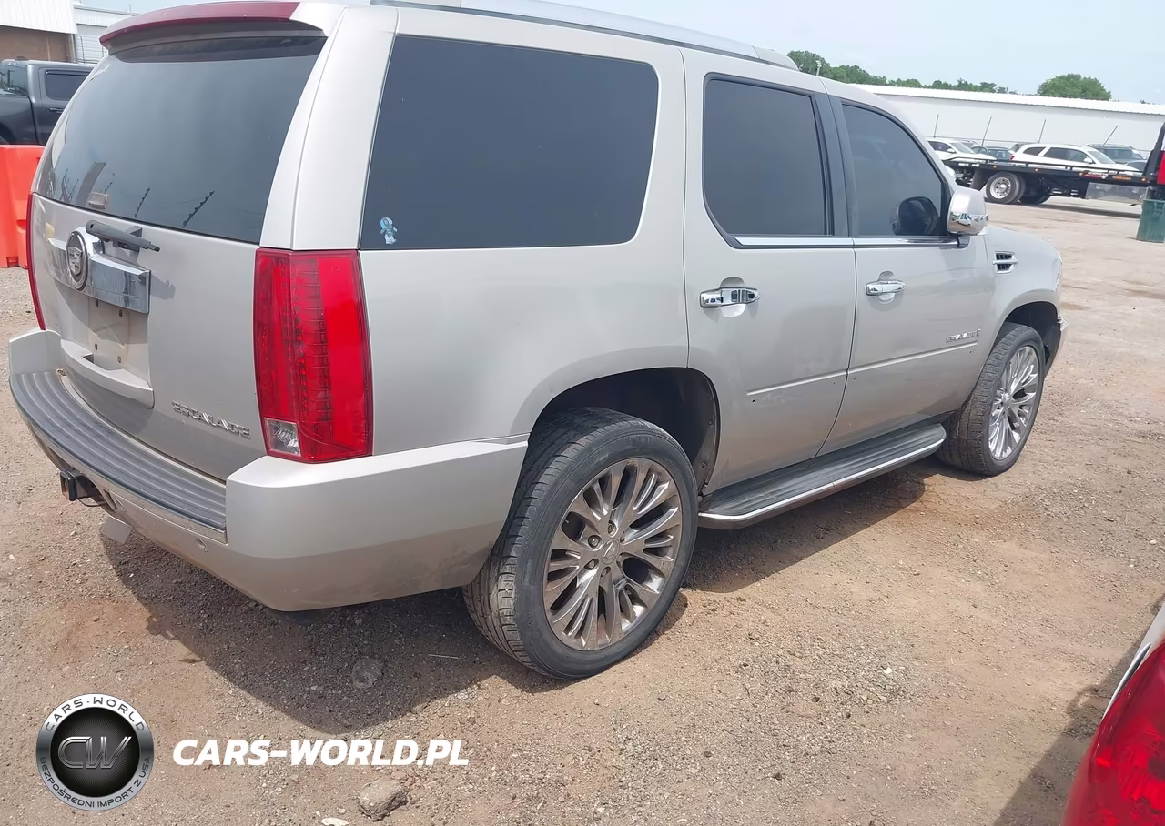 2008 Cadillac Escalade Standard VIN:1GYFK638X8R117837 - 4