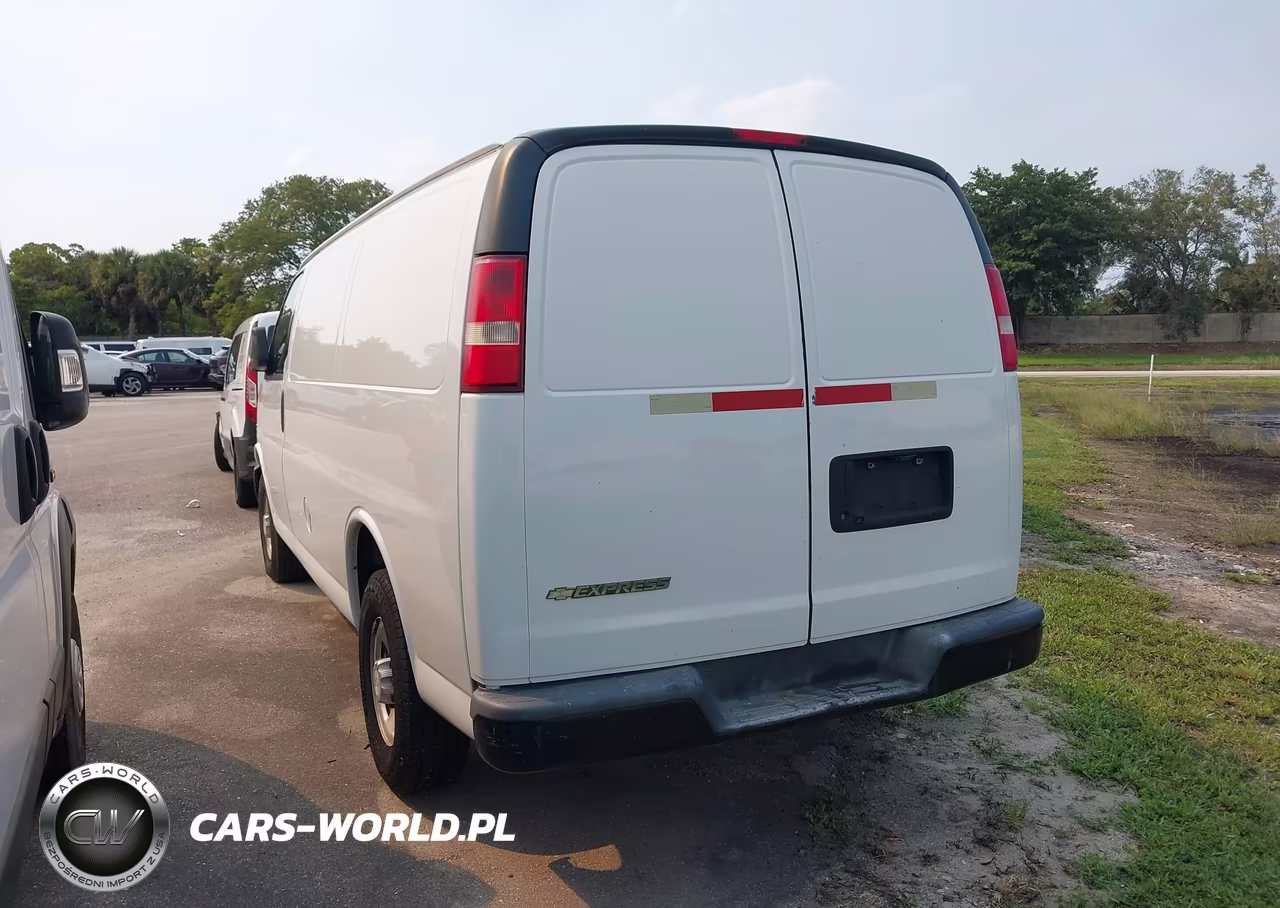 2018 Chevrolet Express 2500 Work Van VIN:1GCWGAFP5J1198389 - 3