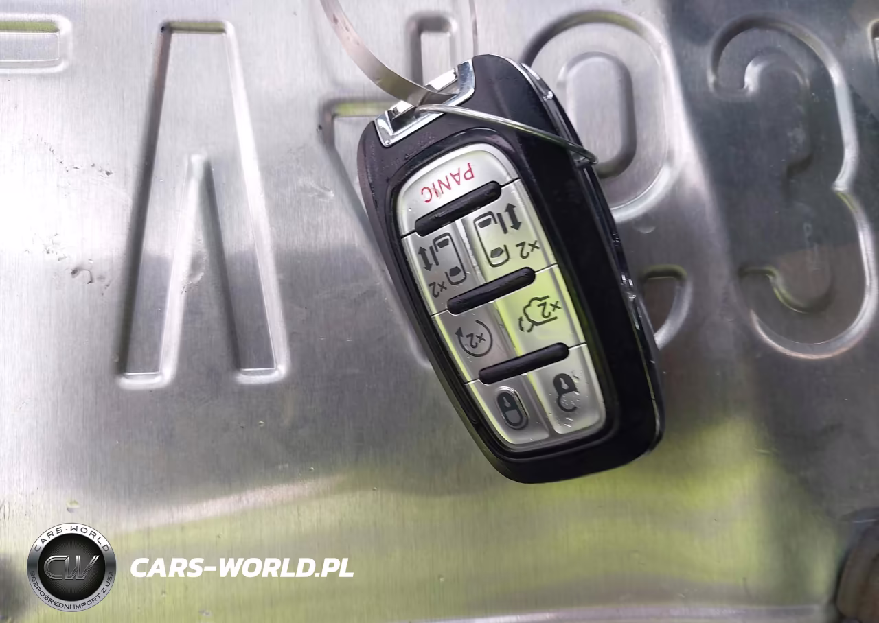 2024 Chrysler Pacifica Hybrid Select VIN:2C4RC1S7XRR150022 - 11