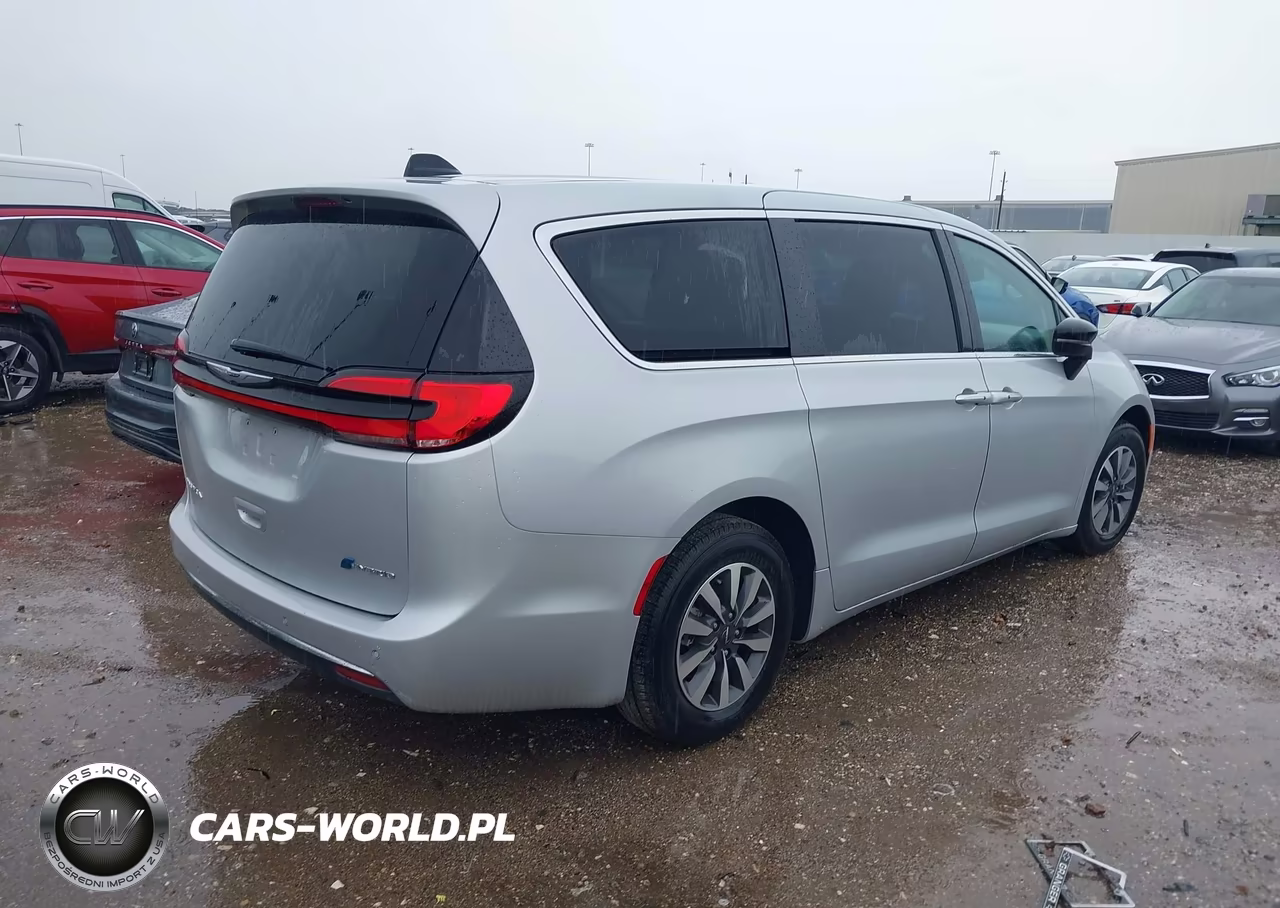 2024 Chrysler Pacifica Hybrid Select VIN:2C4RC1S7XRR150022 - 4
