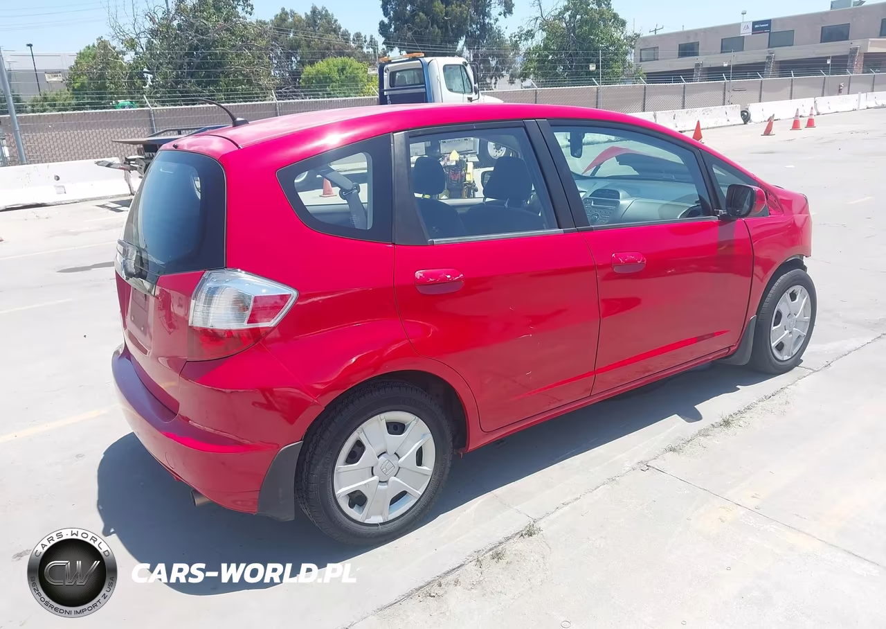 2013 Honda Fit VIN:JHMGE8H30DC010219 - 4