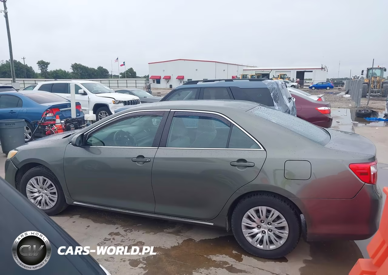 2014 Toyota Camry Le VIN:4T1BF1FK8EU814575 - 14