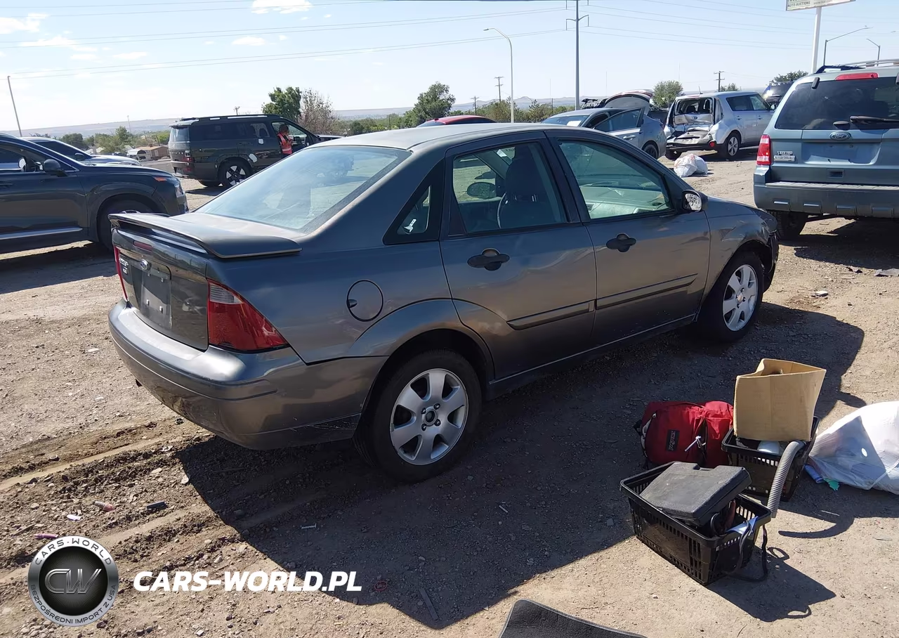 2007 Ford Focus S-Se-Ses VIN:1FAHP34N67W157244 - 4