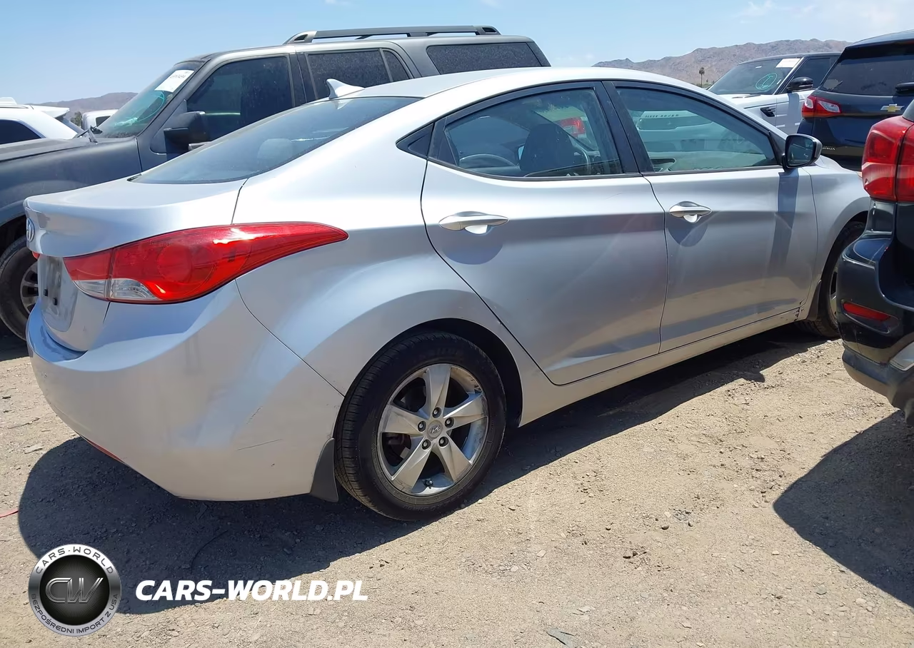 2013 Hyundai Elantra Gls VIN:KMHDH4AE9DU680468 - 4