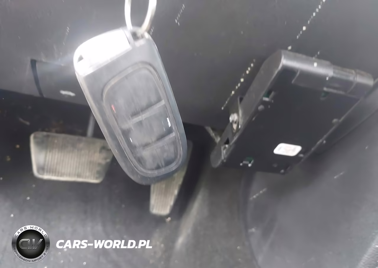 2016 Ram 1500 Rebel VIN:1C6RR7YT9GS103864 - 11