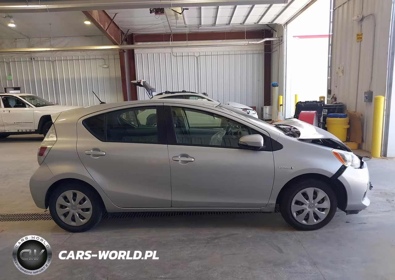2014 Toyota Prius C Two VIN:JTDKDTB3XE1570966 - 13