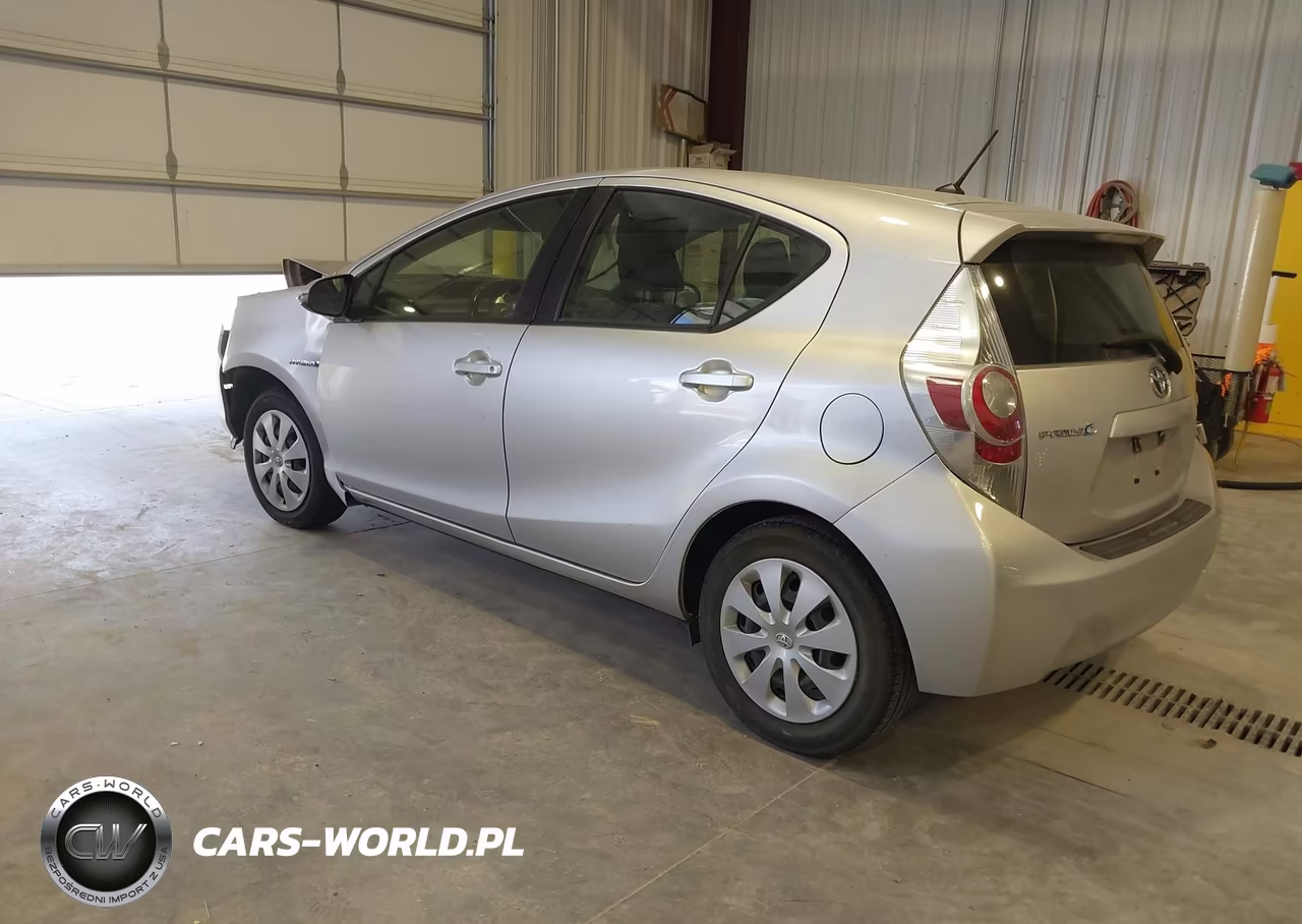 2014 Toyota Prius C Two VIN:JTDKDTB3XE1570966 - 3