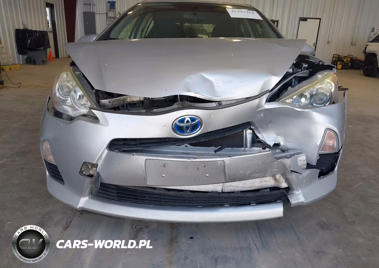 2014 Toyota Prius C Two VIN:JTDKDTB3XE1570966 - 6