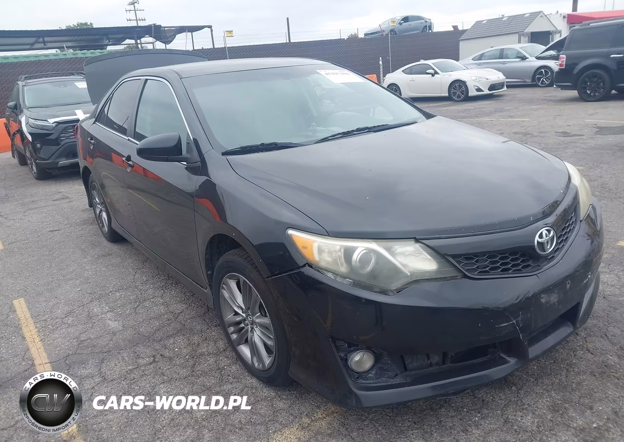 2014 Toyota Camry Se – zdjęcie 1 z 17