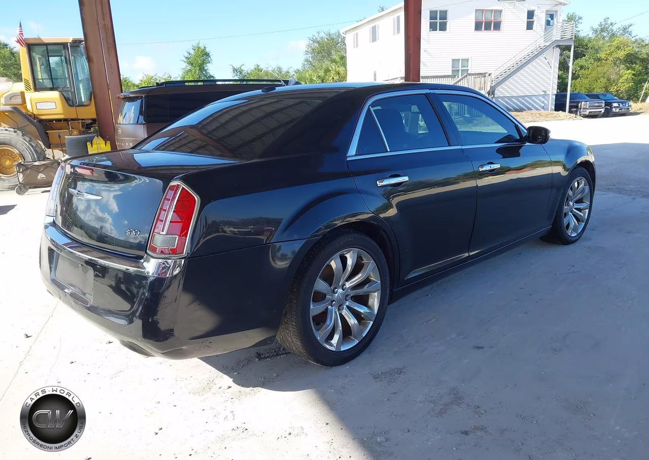2012 Chrysler 300 VIN:2C3CCAAG7CH165702 - 4