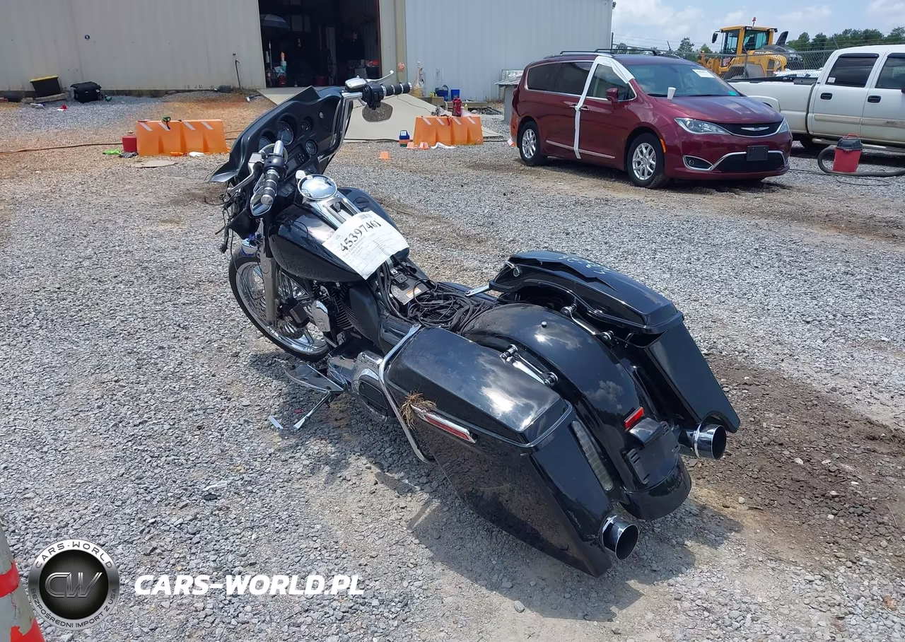 2010 Harley-Davidson Flhtcu VIN:1HD1FC415AB638448 - 3