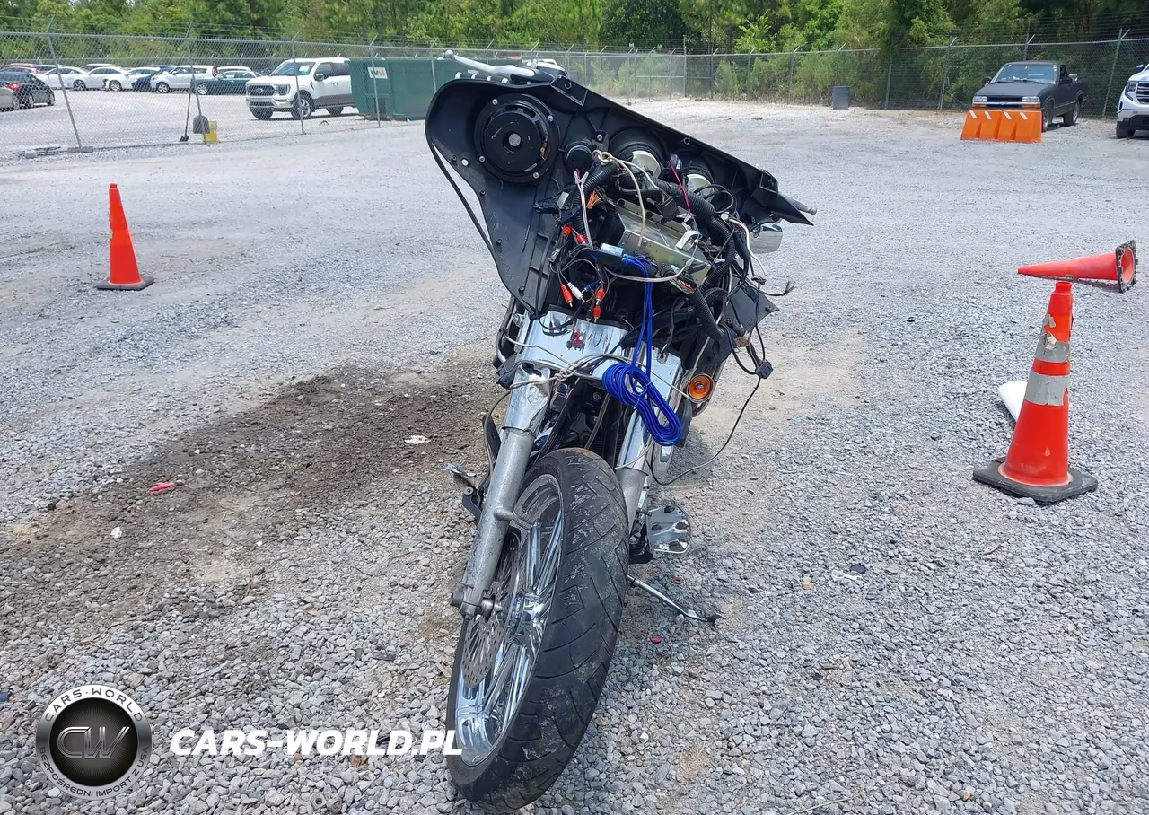 2010 Harley-Davidson Flhtcu VIN:1HD1FC415AB638448 - 5
