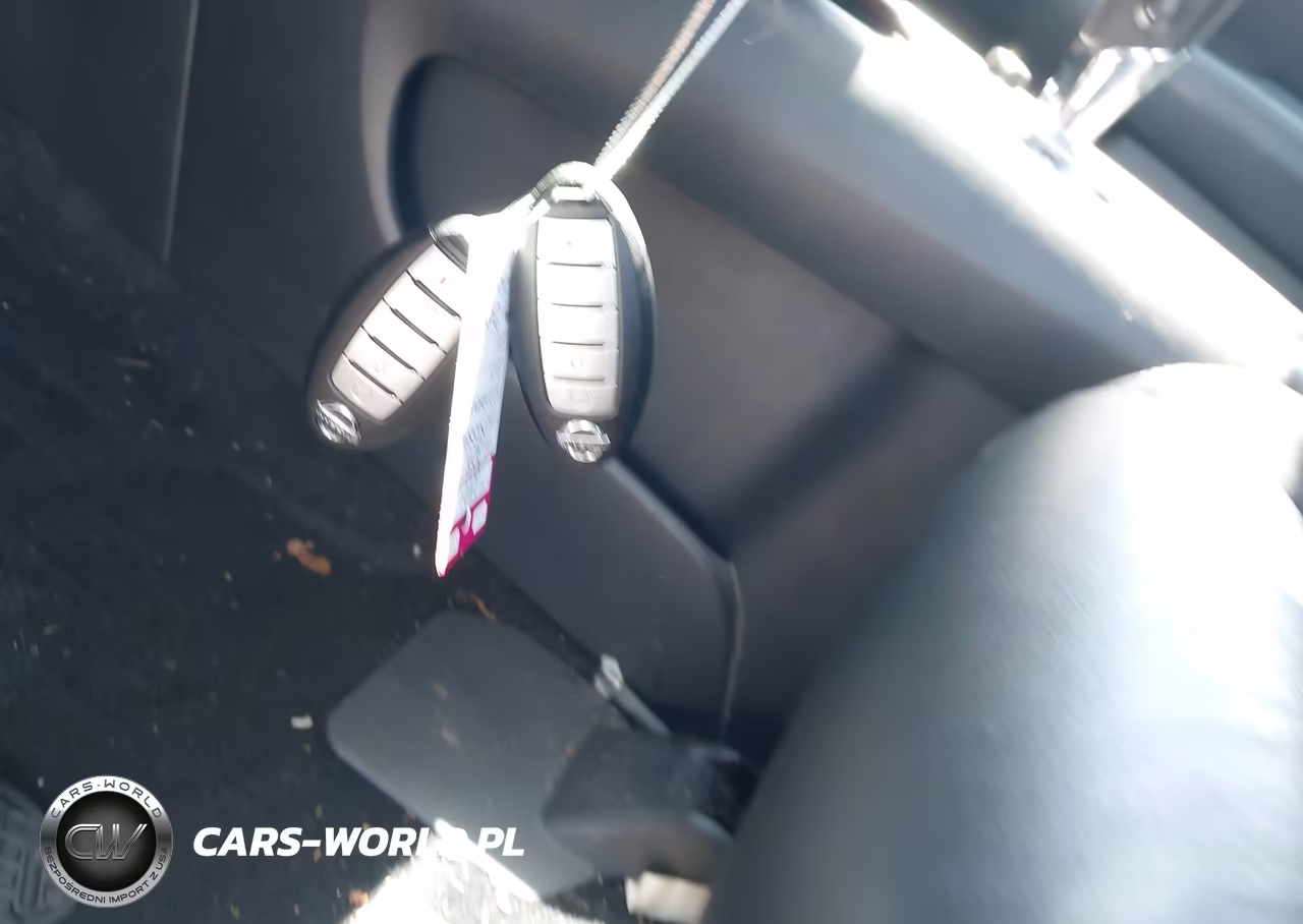 2018 Nissan Pathfinder Platinum VIN:5N1DR2MM5JC647313 - 11