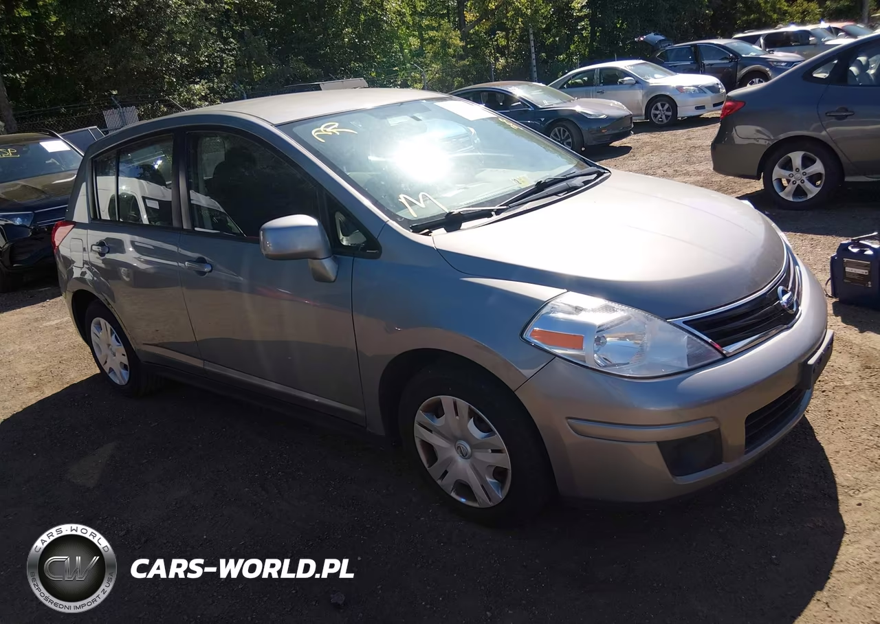 2012 Nissan Versa 1.8 S – zdjęcie 1 z 11