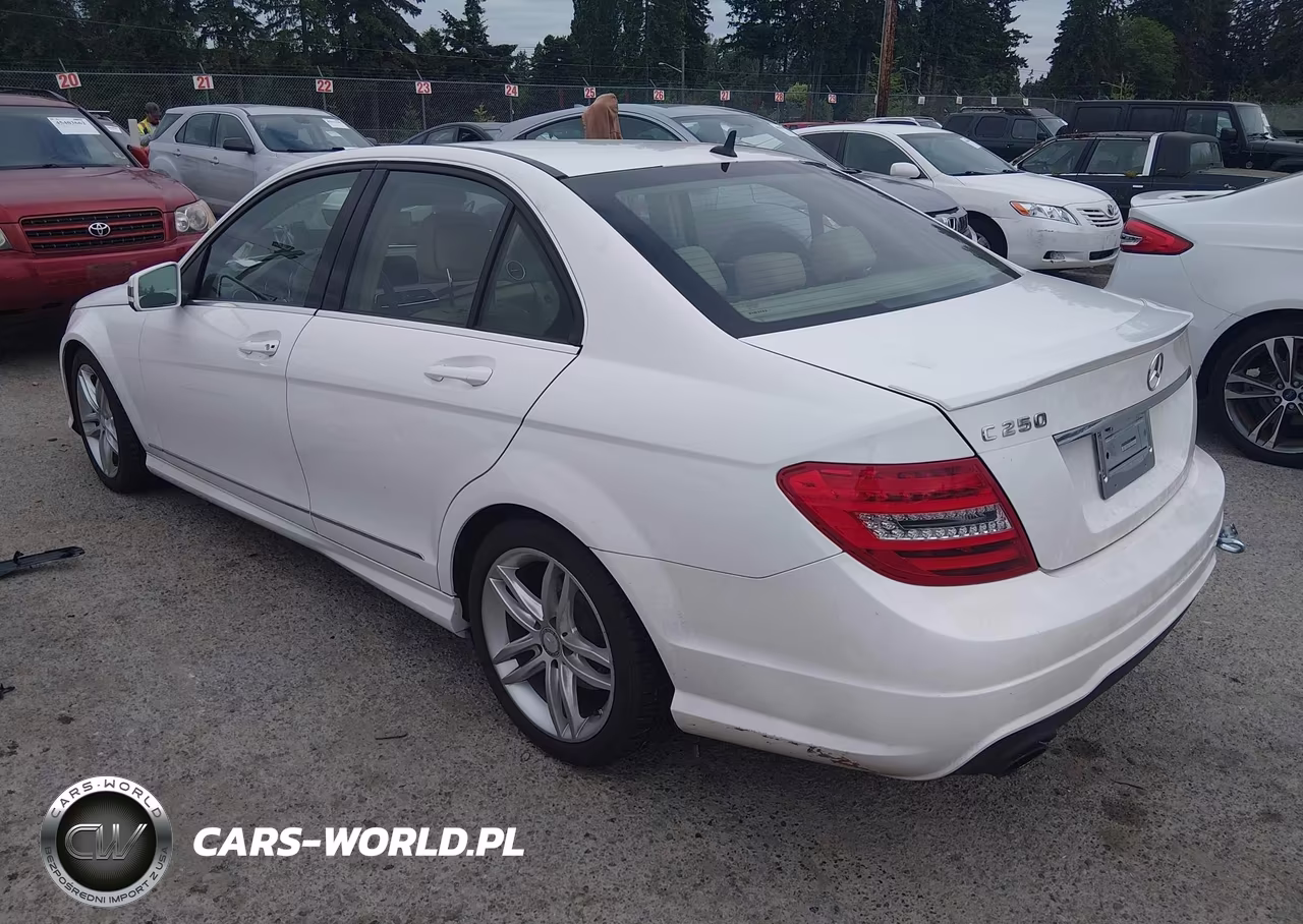 2013 Mercedes-Benz C 250 Sport VIN:WDDGF4HB1DR251028 - 3